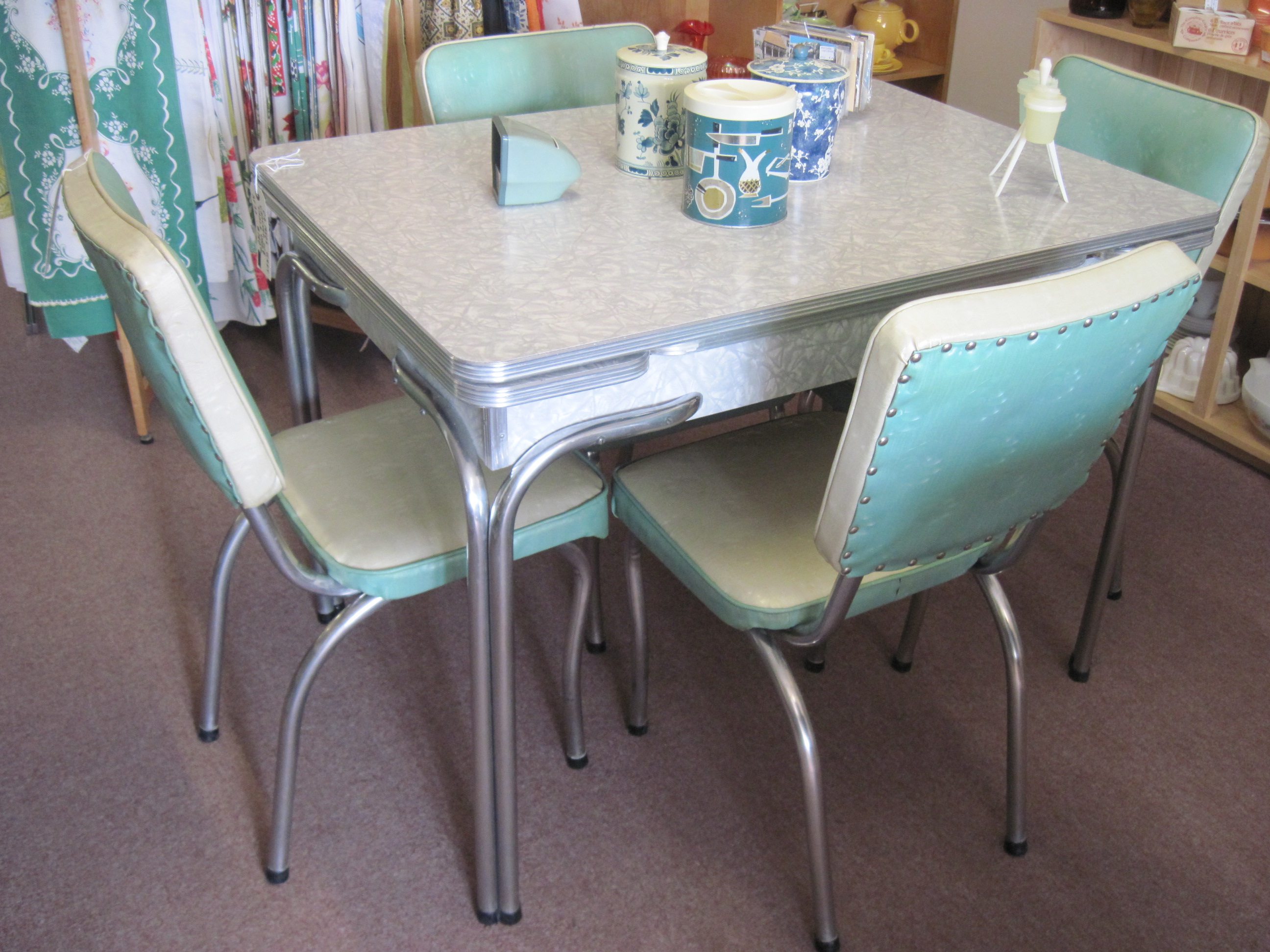 Mid Century Gray Cracked Ice Table And Chairs Fabfindsblog